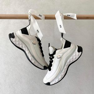 2024 NOWOŚĆ Sneaker Mężczyźni luksusowe designerskie buty swobodne buty Low Canvas Run luksus płaska letnia skórzana spacer czarne kobiety białe wędrówki buty na zewnątrz Trener butów na zewnątrz