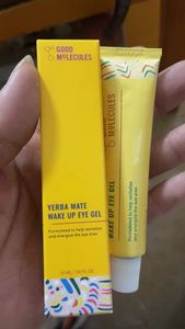 Yerba Mate Wake Up Eye Gelが処方され、目の領域を活性化して活性化するのに役立つ15ml