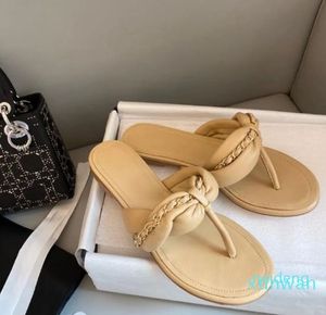 Designer - Chinelos de couro Luxo Designers Thong Sandálias de pele de carneiro Flip Flops Verão Mulheres Sapatos