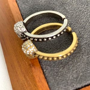 Nowy styl złoty/srebrny łańcuch z bocznymi kamieniami Pierścienie Szkielet Skull Charm Otwarty Pierścień dla kobiet mężczyzn Party Miłośnicy ślubu zaręczyny Punk Prezenty biżuterii R2024-2R1868