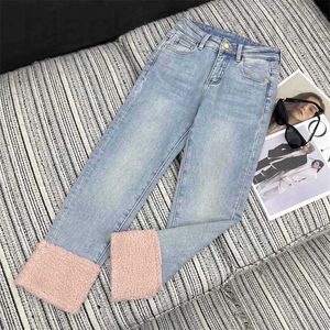 Jeans femininos designer 2024 início da primavera novo estilo Nanyou MIU versátil carta enfeites de metal patchwork cordeiro suéter perna jeans 3VM6