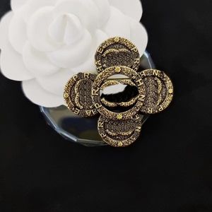 20Style Retro Fashion Brand Designer Letter Brooches Rhinestone Crystal Brosch Suit Pin smycken gifta sig med julfest gåva accessorie