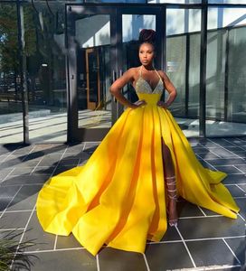 Crystals Beaded Yellow Satin Prom Dresses Court Train Halter Neck Sexig Backless Front Split Long Evening Downs For Black Girls 2024 Special Occasion Dress