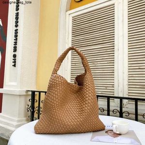 2024 hand woven vegetable basket leisure shopping tot big bag net red belt payment portable single shoulder bag