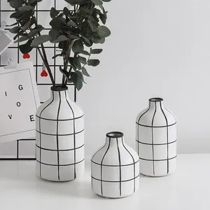 Vases Modern Checker Pattern Vase Decorative Ceramic Hydroponic Flower Receptacle White Jardiniere With Black Line Simple Style Decor