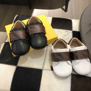 럭셔리 유아 신발 고품질 가죽 어린이 신발 크기 21-25 디자이너 베이비 Prewalker Box 포장 소년 소녀 첫 워커 24mar