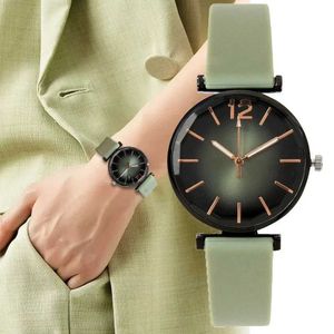 Relógios de pulso Moda Senhoras Esportes Simples Black Dial Quartz Watch Casual 2023 Venda Quente Verde Silicone Strap Mulheres Relógio Vestido Relógios de PulsoL2303