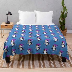 Set di trapunte Simpatico pinguino Pattinaggio su ghiaccio Cappello viola Pattini Coperta da tiro Divani termici Coperte YQ240313