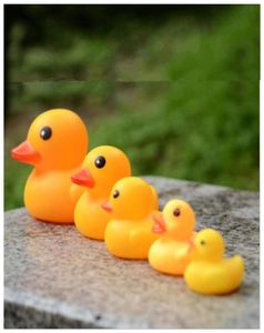 5 tamanho bebê banho de água divertido brinquedo amarelo mini patos de borracha som chocalho piscina crianças banhar praia jogando toy8984624