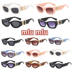 glasses de sol de designer miuity miu Óculos de sol Personalidade Espelho de perna de metal de cartas grande marca multicolorida marca miui óculos de fábrica outlet special promocional