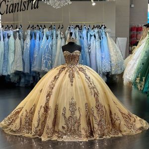 Luxury Champagne Ball Gown Quinceanera Dress paljetter Lace Applicques Off Axla Sweet 16 Dressees Vestidos DE 15 ANOS