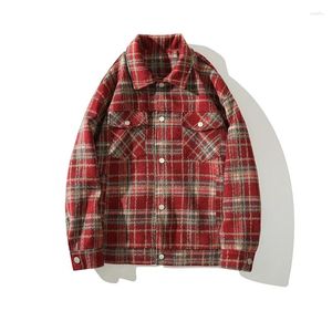 メンズジャケットアメリカンレトロレッドチェックジャケットイングランドスタイルカップルシャツ秋のユニセックスコート3次元ポケットデザイン