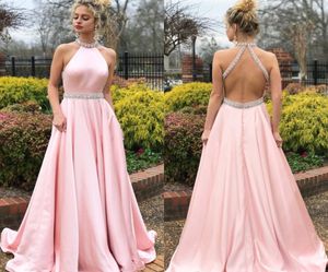 2018 Pink Halter Prom Dresses Pärled Neck Satin Golvlängd Backless Graduation Homecoming Dresses Formal Prom Dress9919085