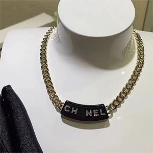 18k Gold Luxury C Letters Sailormoon Necklace Designer Jewelry for Women har Moissanite Cuban Link Chain Choker Clover Letter Pendant Halsband