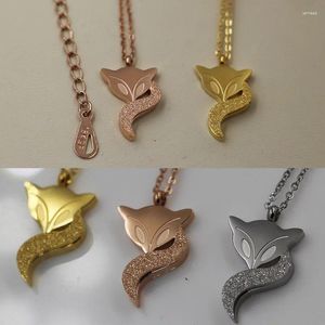 ペンダントネックレスファッションシンプルなかわいい動物フロストエレガントレディチタンスチールネックレスチャーム女性カクテルパーティージュエリー