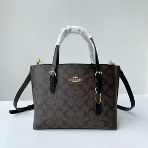 Designerväskor är 90% rabatt på billigare kvinnor 2024 Ny tryckt Koujia Tote Bag Fashion Classic Shoulder Crossbody