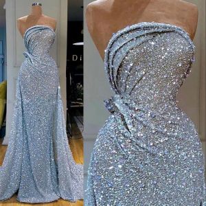 Billiga himmelblå paljetter spets aftonklänningar bär stropplösa ärmlösa kristallpärlor sjöjungfrun ruched festklänning paljetter formella prom klänningar