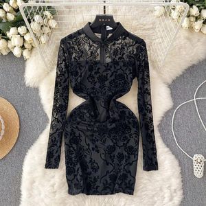 Vestidos casuais 2024 outono inverno estilo chinês vestido de malha senhoras vintage suporte pescoço oco para fora de alta qualidade preto curto festa