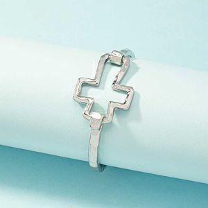 Charm Bracelets Hollow Cross Design Armband Armreifen Punk Religiös Handschmuck für Frauen Geschenk