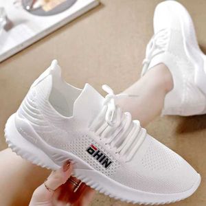 Casual Shoes Boxed Flying Cloth Shoes With Soft Sules Breattable Women's Tennis Shoes Casual Sports Running Lace-Up Female Student