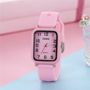 손목 시계 패션 스포츠 여성 DQG 브랜드 시계 간단한 사각형 번호 레이디스 쿼츠 시계 캐주얼 실리콘 스트랩 드레스 선물