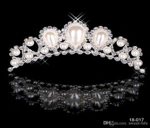 Tani 18017 Piękny elegancki mitacja Pearl Rhinestone InLay Crown Tiara Wedding Bride Hair Comf Crowns na imprezę na balu wieczorem 9523290