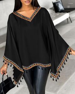 Kvinnors T-skjortor Topp kvinnor 2024 Spring Fashion Geometric Tassel Patch Batwing Sleeve Casual V-Neck Long Daily Y2K kläder