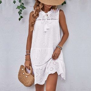 Vestido branco de férias da moda feminina de verão