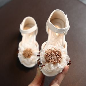 Letnie różowe sandały z maluchem z dużymi kwiatami urocze miękkie podeszwy moda 2024 NOWOŚĆ SANDALE PLAIZOWE NIE SLASKI BABY Księżniczki Buty Outdoor Sandały dla dzieci