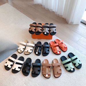 Designer tofflor chypre sandal designer skjutreglage flip flops platt sandaler strand komfort kalvskinn läder naturlig mocka getskinn i brunt svart för kvinnor och