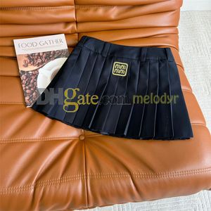 Designer clássico plissado uma linha saia ouro bordado carta mini saias das mulheres verão meados de cintura vestido curto