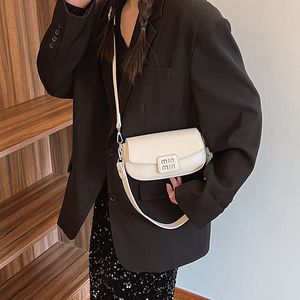 대용량 스프링 여성 가방 패션 및 다목적 간단한 크로스 바디 백 디자인 편지 어깨 가방