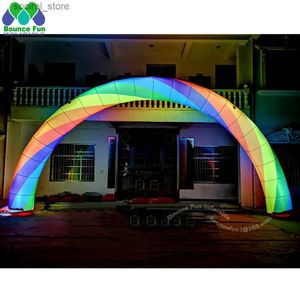 Arco inflável do arco-íris do evento do casamento ao ar livre das barracas do brinquedo com luzes conduzidas grande arcada inflável colorida da entrada com ventilador L240313