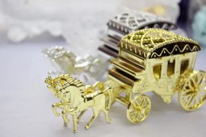 100pcs Cinderella Carriage Wedding Favor Boxes Candy Box Casamento Wedding Favors And Gifts Event Party Supplies FY8660 0313