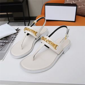 2024 Nyaste högkvalitativa platta tofflor Sandaler Kvinnor Flip Flops Brand Designer äkta läder Fashion Metal Chain Buckle Sandals Party Shoes Close Shoes Big Size