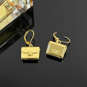 XH9J Designer Fashion Luxury Armband Halsband Nytt triumfbåge Solid Gold Bag Earrings Womens High End Light Simple Collar Chain