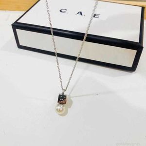 Designer Pendant Necklaces Designer Heart Pearl Pendant Gift High Quality Love Jewelry Simple Style Womens Long Chain Gold Travel Birthday Family Diamond Necklace