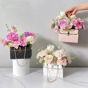 1PCS Kreatywna torba ręczna Kształt Rose Flower Packaging Wedding Wedding Walentynki Dzień urodzin Prezent Papier pakietu 240228