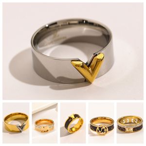 Special grossist lyx varumärkes designer ringar för kvinnor 18k guld silver diamant nagel ring lyxringar valentine party designer