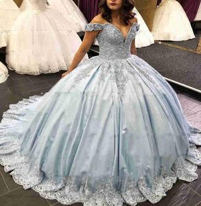 Luxury Long Quinceanera Dresses 2019 Puffy Ball Gown Sweetheart Cap Hylsa Sweet 16 Pärlat ljusblått 15 år quinceanera klänning7019681