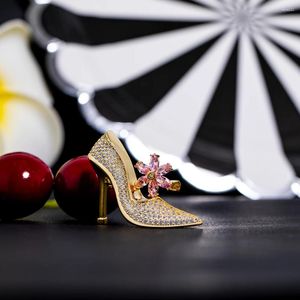 Broszki fantazyjne wysokie obcasy z miedzianymi pinami w kształcie kwiatu Pełne buty z utwardzonymi cyrkonami mosiądz dla kobiet dziewczyn