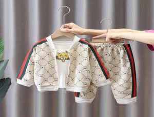 Çocuk Toddler için çocuk izleri Bebek Erkek Giysileri Setleri Bahar Sonbahar Yenidoğan Moda Pamuk Palton Paltoduspantlar 3pcs9615902