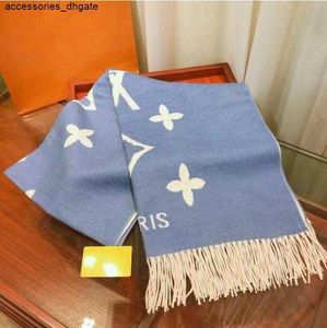 2023 New Luxury V Designer Brand ScarfPashmina Designs Designers Fassionable Classic Mens and Womens Cashmere Long Shawl