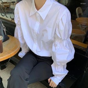 Kvinnors blusar Hikigawa Chic Fashion Women Korean Tidig höst Vita skjortor avvisar krage puff långärmad knapp upp blues casual topp