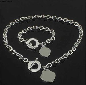 Medaglioni Stilista Collana da donna Bracciale Classico Set di cuori Catene d'oro per gli amanti del matrimonio Festa delle donne Gioielli regalo con scatola