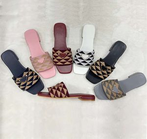 Sandal Triangle Chunky Heels Fashion Summer Beach Low Heel Shoes Designer Slides Women Embroidered Tyg Slippers Metallic Slide Sandaler Luxury Letter6688