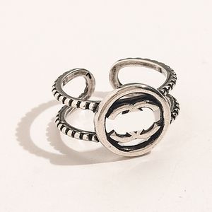 Anel de designer de luxo 18k ouro banhado para homens homens ring letra hollow out anéis de grife retro anéis de moda anéis de casamento jóias de festas de casamento