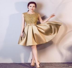 2020 Gold Short Homecoming Dresses with Bow Crew Neck Lace Top Graduation Party Gowns Satin A Line Cheap Cocktail Dress74133599653641