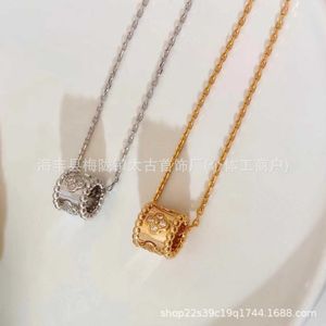 V Necklace High version V Golden Fan Family Kaleidoscope Necklace Thick Plated 18K Gold Small Man Waist Pendant Light Luxury