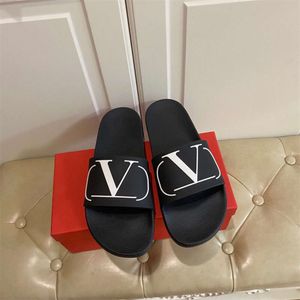 Mens Flip Flop Fashion Soft Soled Beach Slippers for Outdoor Wear Couples Flat Bottomed Sandals Luxury Designer OJZ8